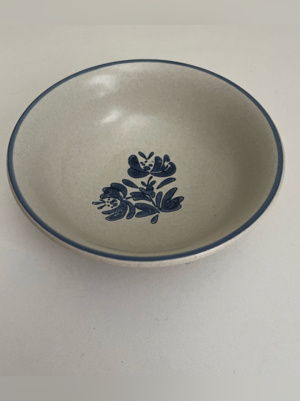 Pfaltzgraff Yorktowne Soup Bowl Blue Floral Motif Blue Band 6” EC